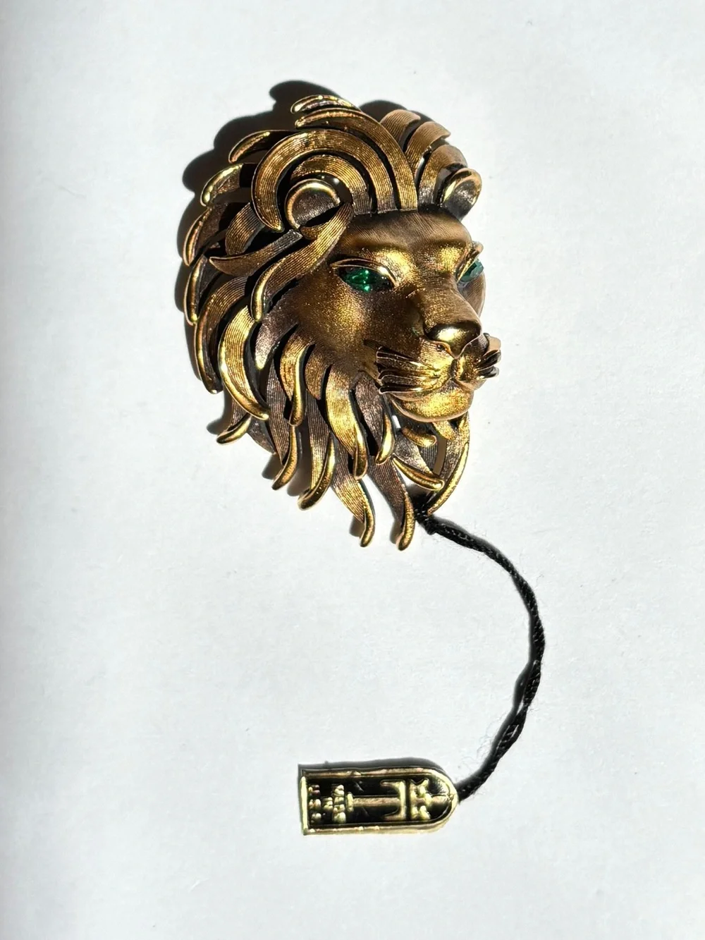 Vintage Crown Trifari golden lions head with green eyes brooch pin NWT